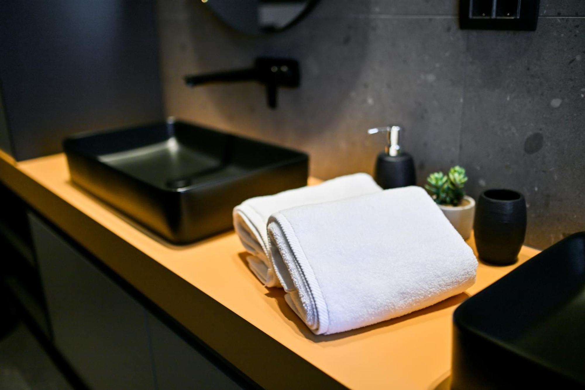 Three Pearls Deluxe Rooms & Studios Задар Экстерьер фото